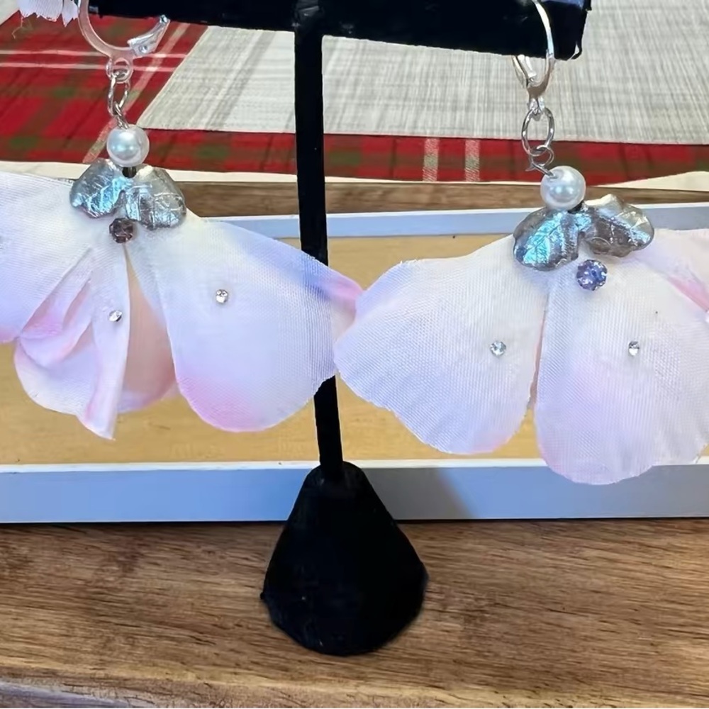 Chic Pearl and Petal Drop Earrings